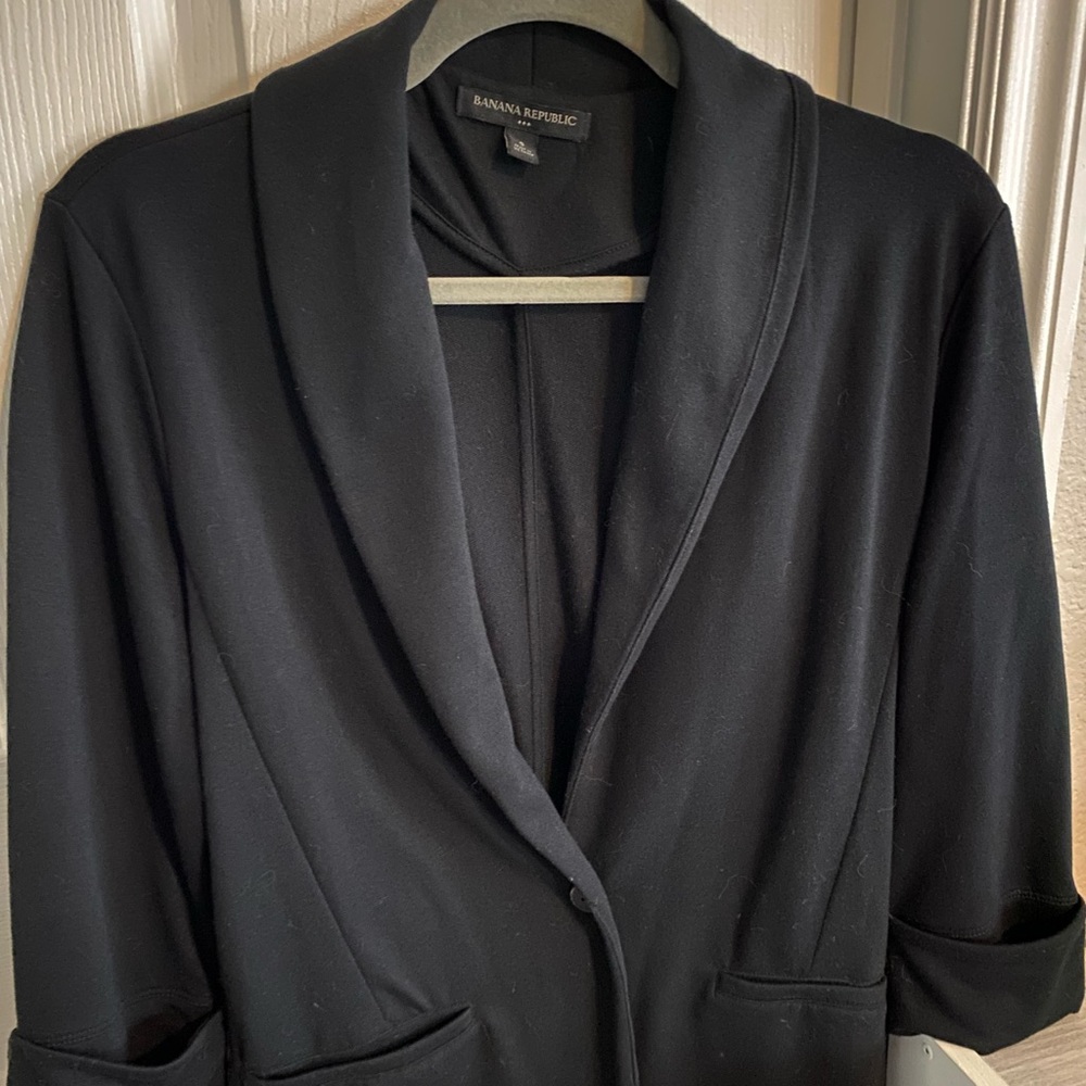Black 3/4 sleeve blazer